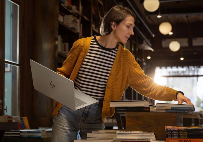 Ноутбук HP OmniBook 7 14-fr0002ua 14" WUXGA IPS, Intel U7-255H, 32GB, F1024GB, UMA, Win11, сріблястий