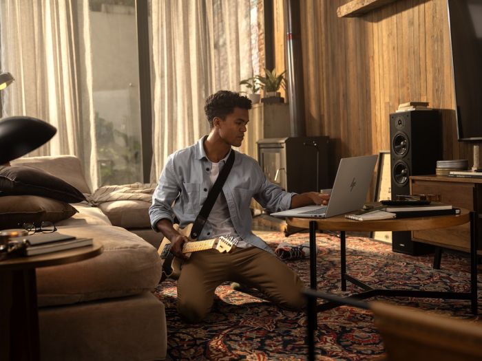 Ноутбук HP OmniBook 7 17-dc0001ua 17.3" FHD IPS Touch, Intel U7-258V, 32GB, F1024GB, UMA, Win11, сріблястий