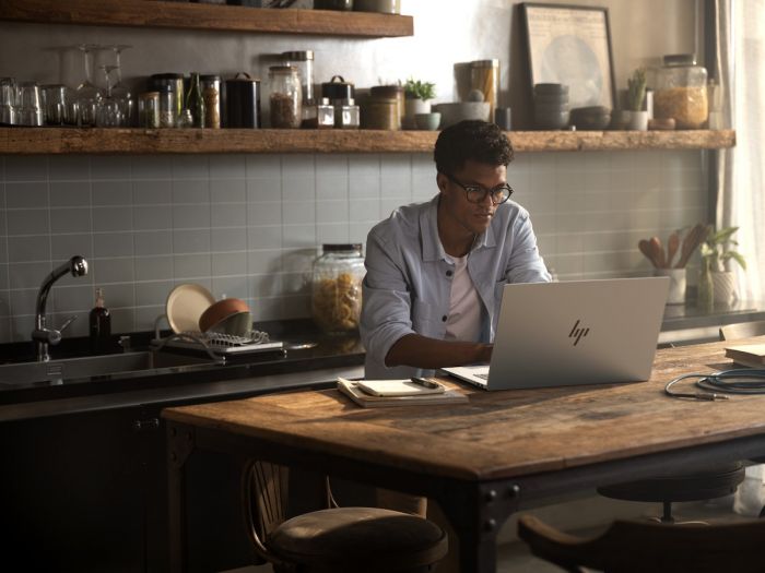 Ноутбук HP OmniBook 7 17-dc0000ua 17.3" FHD IPS Touch, Intel U7-258V, 32GB, F2048GB, NVD4050-6, Win11, сріблястий