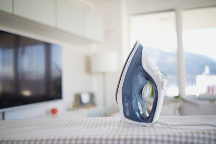 Праска Gorenje, 2200Вт, 450мл, паровий удар -35гр, постійна пара - 160гр, автовимкнення, керам. підошва, голубий