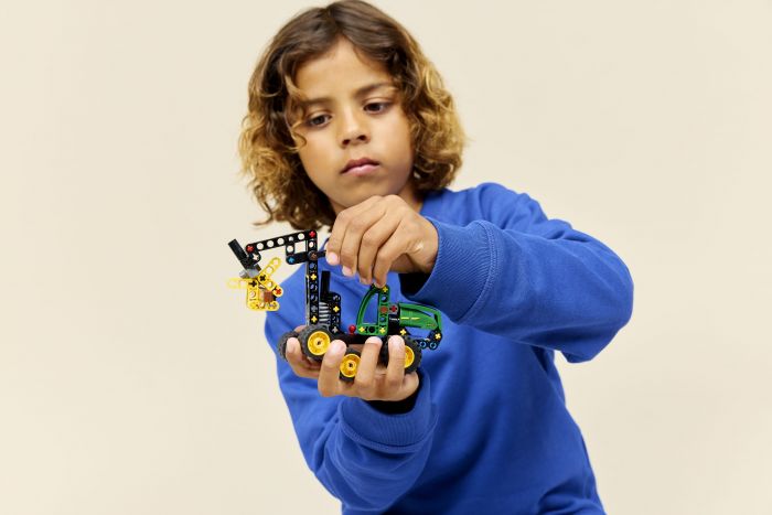 Конструктор LEGO Technic Колісний комбайн John Deere 1470H