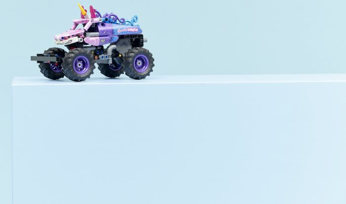 Конструктор LEGO Technic Monster Jam™ Sparkle Smash™ із функцією «Pull-Back»