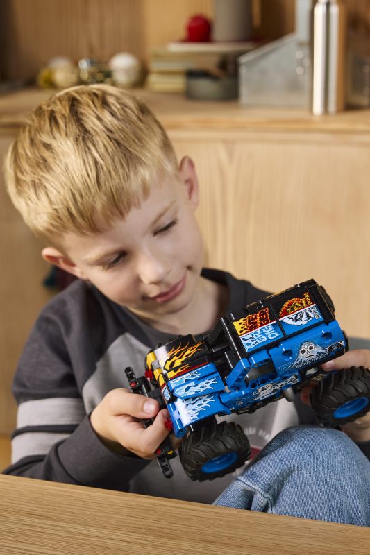 Конструктор LEGO Technic  Monster Jam™ Grave Digger™ Вогонь і лід