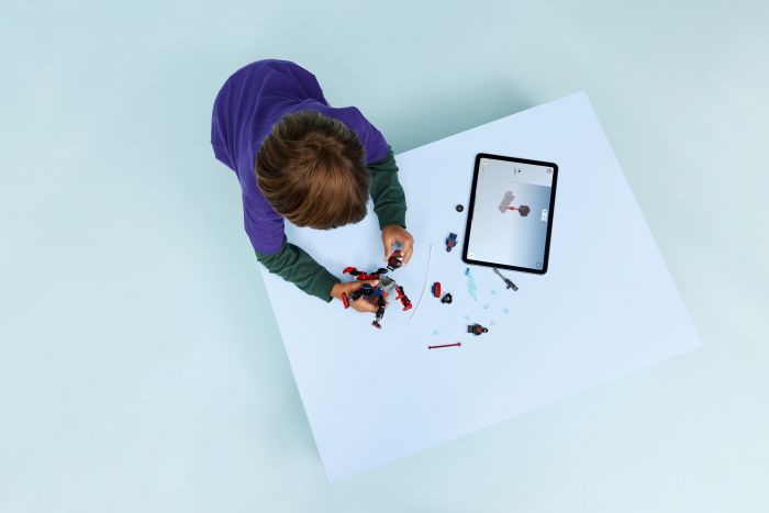 Конструктор LEGO Super Heroes Робот Майлза Моралеза vs. Людина-павук 2099