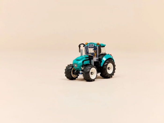 Конструктор LEGO City Трактор