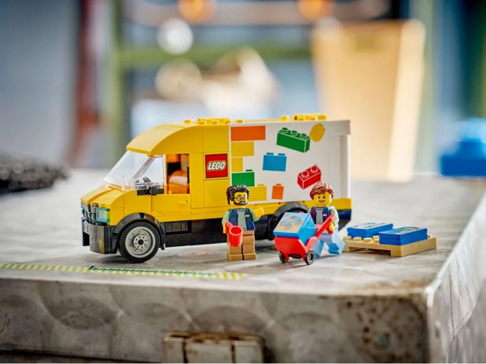 Конструктор LEGO City Фургон LEGO