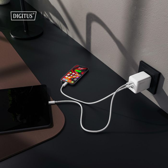 Зарядний пристрій DIGITUS GaN 2хUSB-C, 1хUSB-A, 100W