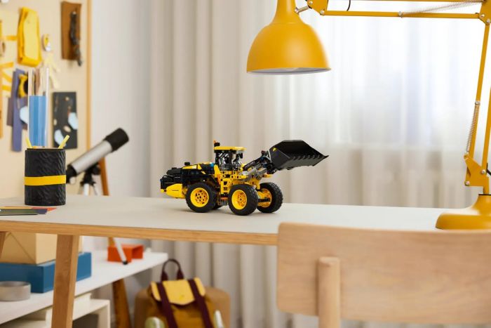 Конструктор LEGO Technic Колісний навантажувач Volvo L120 Electric