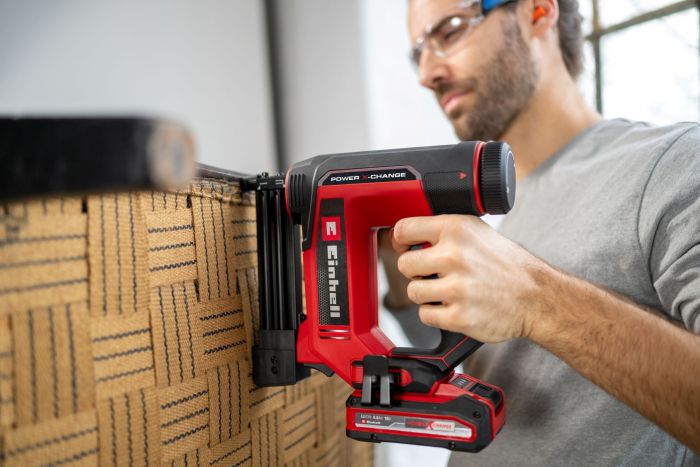 Степлер акумуляторний Einhell TE-CN 18/32 Li - Solo 18В під скоби 13-25мм 20п/хв 2.1кг без АКБ та ЗП