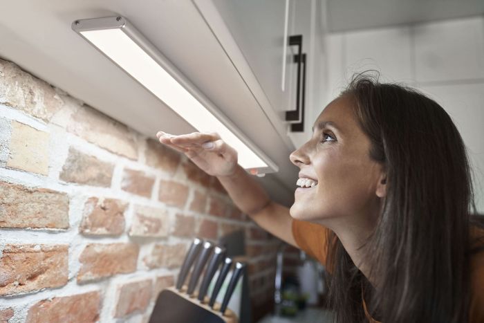 Світильник з акумулятором OSRAM LINEAR FLAT 4Вт 3000/4000/6500К 270Лм 600мм 3000мА•год димується датчик руху USB-A > USB-С сірий