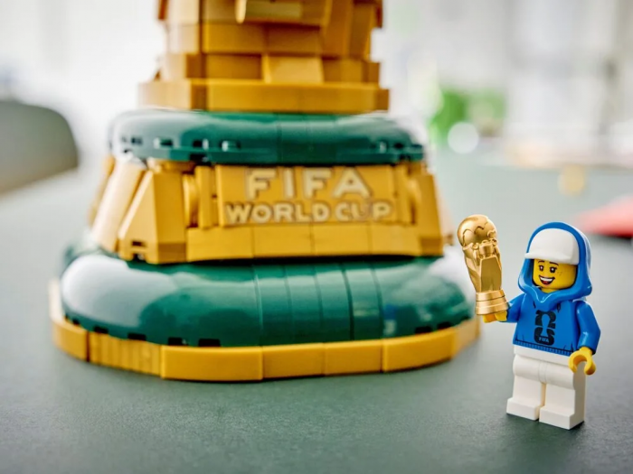 Конструктор LEGO Editions Football Офіційний трофей чемпіонату світу з футболу FIFA