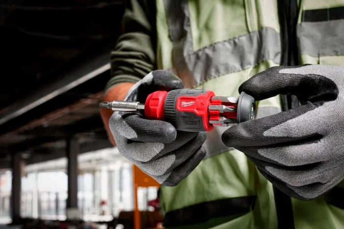 Викрутка Milwaukee, 8 насадок, руків'я двокомпонентне, PH1,PH2,PZ1,PZ2,T15,SL 0.6x4.5,SL 1.2x6.5мм