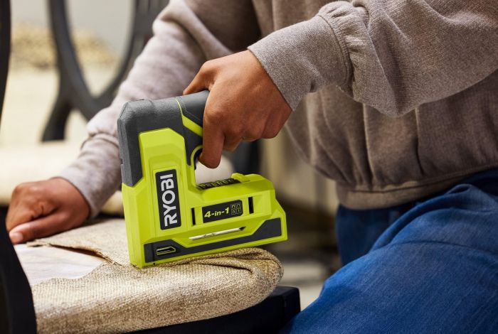 Цвяхозабивач акумуляторний Ryobi USB Lithium RST4-0 4В цвяхи до 15мм 0.8кг без АКБ та ЗП