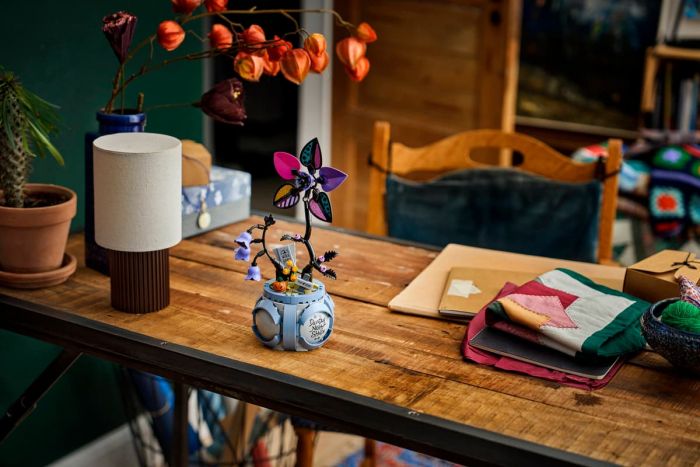 Конструктор LEGO Disney Classic Квітковий горщик Саллі