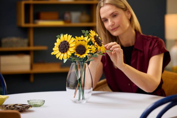 Конструктор LEGO Botanicals Букет соняшників