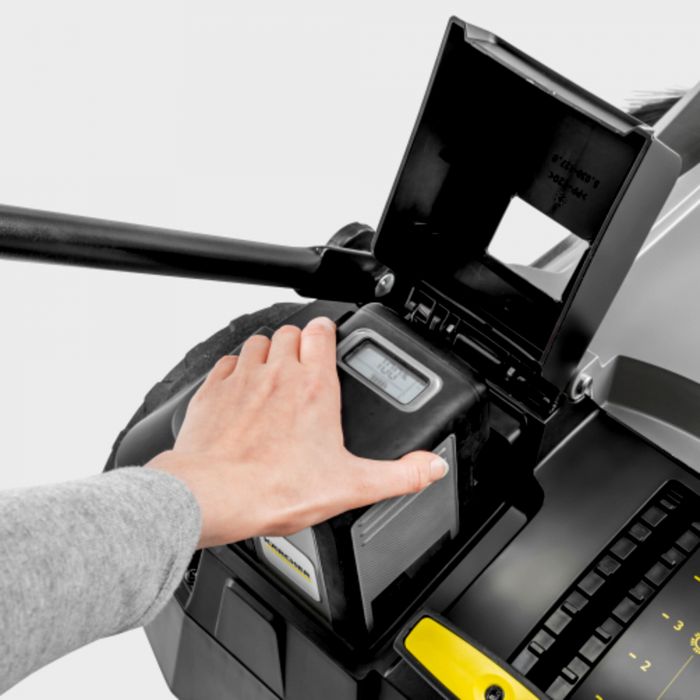Підмітальна машина Karcher KM 70/30 C Bp 2SB з двома бічними щітками 33 кг