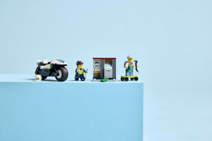 Конструктор LEGO City  Переслідування на поліцейському мотоциклі