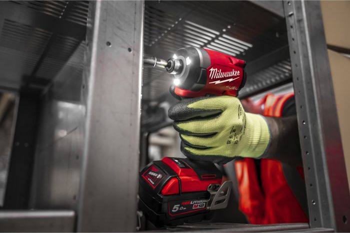 Набір із двох акумуляторних інструментів Milwaukee M18 M18FPP2A3-502X шурупокрут-дриль M18 FPD3-0X гвинтоверт ударний M18 FID3-0X акб М18 1х5А·год ЗП M12-18FC TURBO кейс