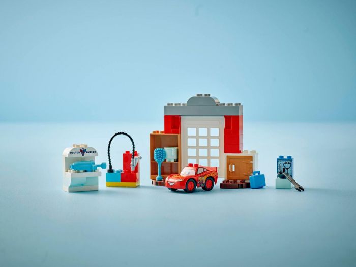 Конструктор LEGO DUPLO Disney Візит МакКвіна в гараж Дока