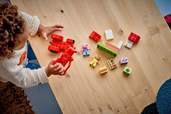 Конструктор LEGO DUPLO Peppa Pig Трактор і ринок