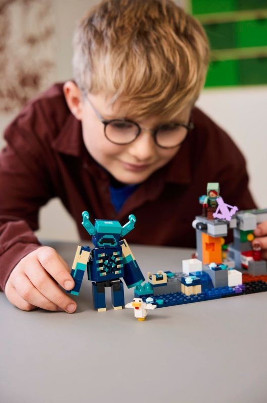 Конструктор LEGO Minecraft Зустріч із Боронителем