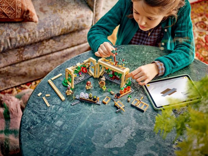 Конструктор LEGO Harry Potter Замок Гогвортс: урок гербології