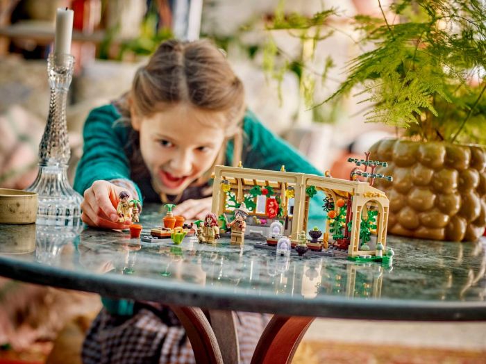 Конструктор LEGO Harry Potter Замок Гогвортс: урок гербології