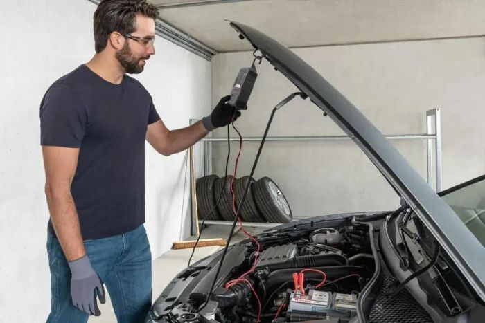 Зарядний пристрій Bosch C40-LI, 6/12В, 1.2-120А·год, 5А, IP65 (0 189 921 040)