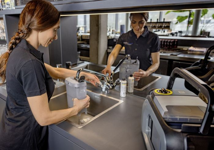 Пилосос професійний акумуляторний Karcher Puzzi 2/1 Bp 36В 16кПа контейнер 1.7/2.9л вологе/сухе прибирання  3.74кг