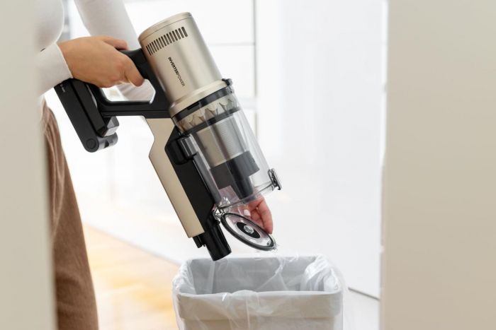 Пилосос Gorenje бездротовий, 125Вт, конт пил -0.6л, автон. робота до 60хв, HEPA, підсвічування, індикатор, турбощітка, матове золото