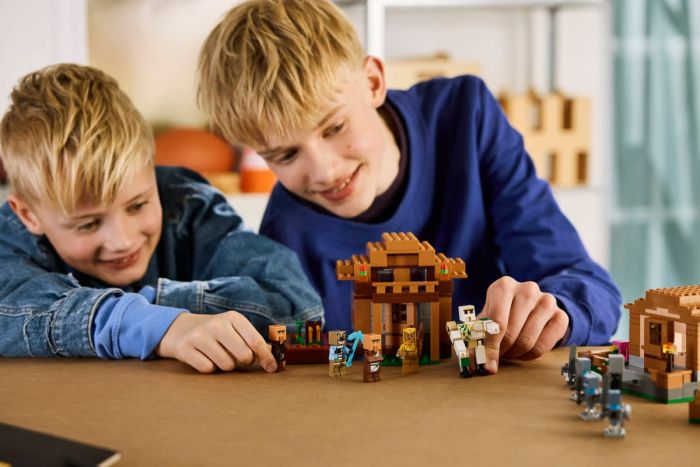 Конструктор LEGO Minecraft Напад викликача на село