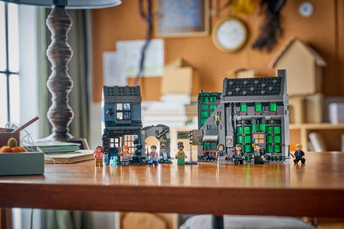 Конструктор LEGO Harry Potter Магазини для чарівників на Алеї Ноктерн