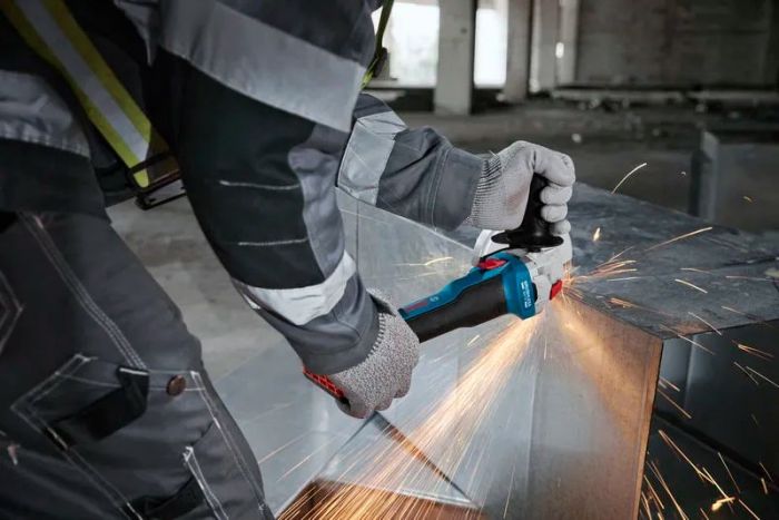 Набір із двох акумуляторних інструментів Bosch Professional 18В дриль-шурупокрут GSR 18V-45, Шліфмашина кутова GWS 18V-8, акб 2x4А·год, ЗП, сумка M-BAG