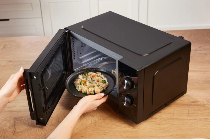 Мікрохвильова піч Gorenje, 20л, мех. керув., 700Вт, гриль, інвертор, чорний