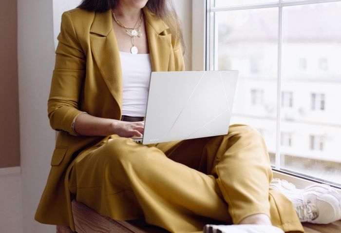 Ноутбук ASUS Zenbook 14 UX3405CA-ST1260 14" 3K OLED, Intel Ultra 7 255H, 16GB, F1TB, UMA, NoOS, Сріблястий