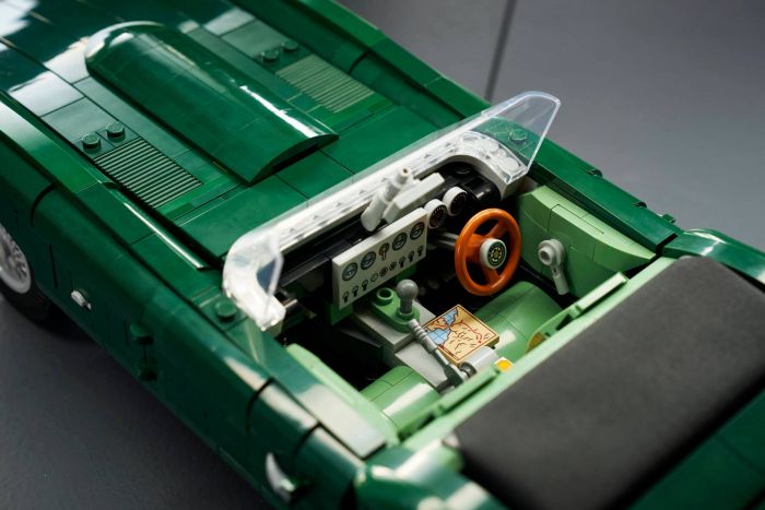 Конструктор LEGO Icons Jaguar E-Type