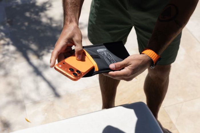 Чохол-осушувач UAG для смартфону з технологією DRYOUT® Active Moisture-Removal, Black