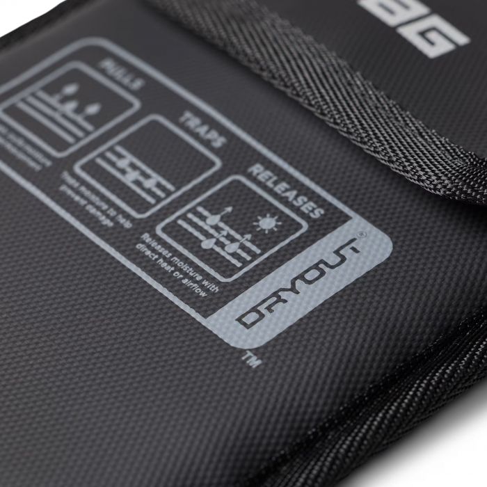 Чохол-осушувач UAG для смартфону з технологією DRYOUT® Active Moisture-Removal, Black