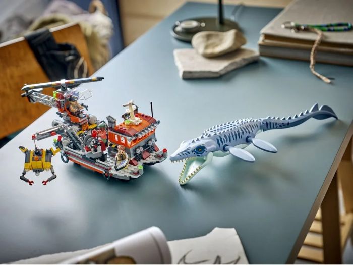 Конструктор LEGO Jurassic World Напад мозазавра на човен