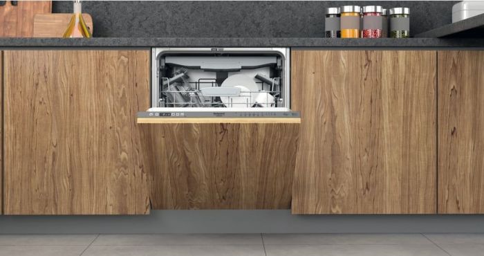 Посудомийна машина Hotpoint вбудована, 14компл., E, 60см, дисплей, інвертор, 3й кошик, білий