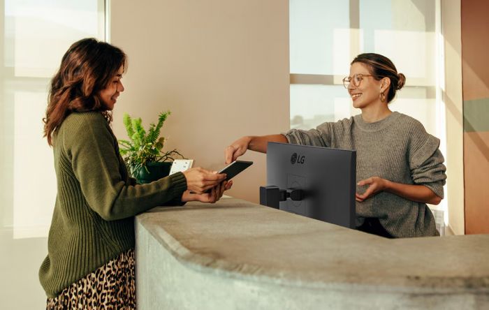Монітор LG 23.8" 24BA650-B HDMI, 2xDP, USB-C, MM, IPS, 100Hz, Pivot