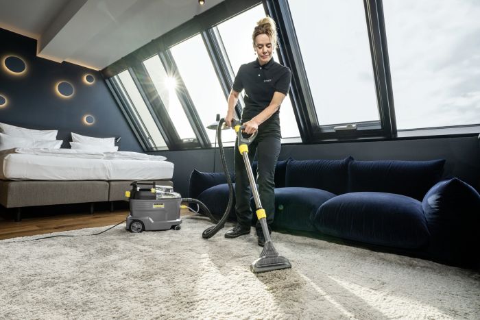Пилосос професійний миючий Karcher Puzzi 8/1 Adv 1200Вт 270мБар контейнер 8/7л 8.6кг
