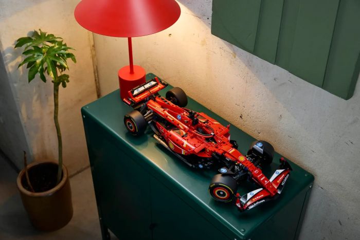 Конструктор LEGO Technic Автомобіль F1 Ferrari SF-24