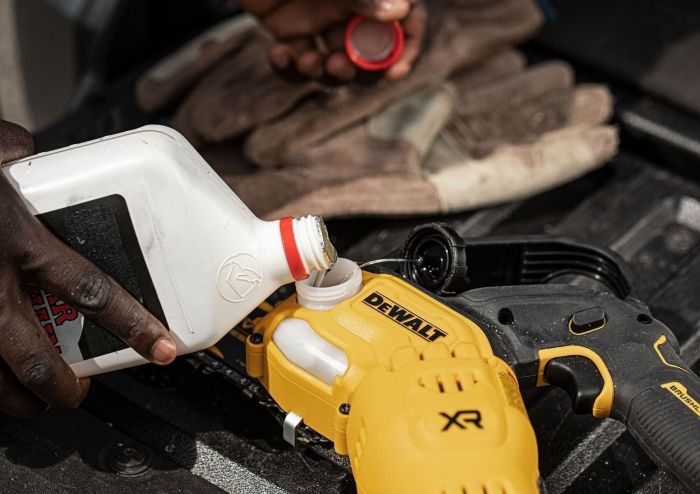 Пила ланцюгова акумуляторна DeWalt 18В XR Li-lon 8.6м/с шина 20см 2.1кг без АКБ та ЗП