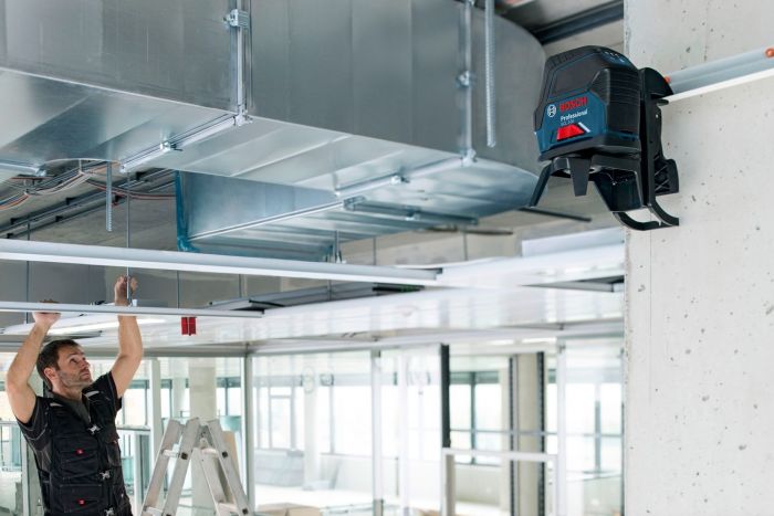 Нівелір лазерний Bosch GCL2-50+RM1+BM3 до 20м, ±0.3мм/м, 4AAx1.5В, IP54, чохол, мішеннь, кейс, 0.6кг