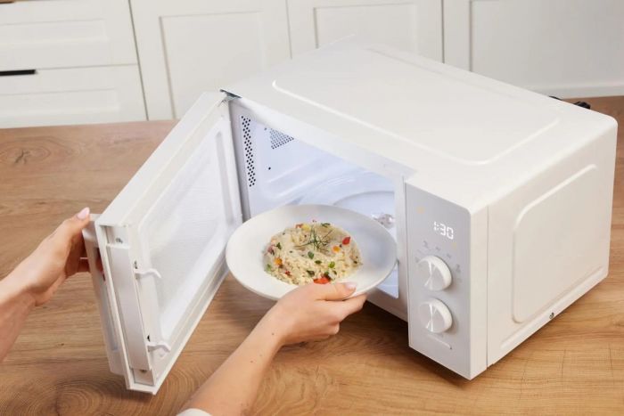 Мікрохвильова піч Gorenje, 20л, електр. керув., 800Вт, дисплей, 20 програм, інвертор, білий