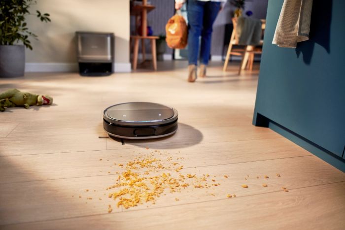 Робот-пилосос Philips Series 9000, h=9.8см, вологе прибирання, конт пил -0.21л, вода -0.22л, автон. робота до 280хв, EPA 11, чорний-металік