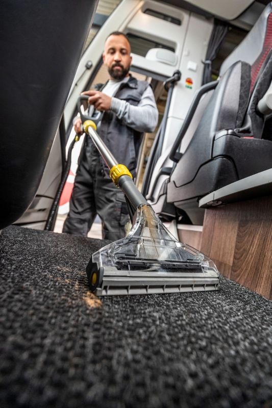 Пилосос професійний миючий Karcher Puzzi 8/1 Adv 1200Вт 270мБар контейнер 8/7л 8.6кг