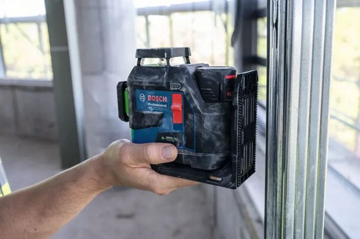 Нівелір лазерний Bosch GLL 12V-100-33 CG 12В/4АА до 30м ±0.3мм/м зелений промінь чохол 1.76кг