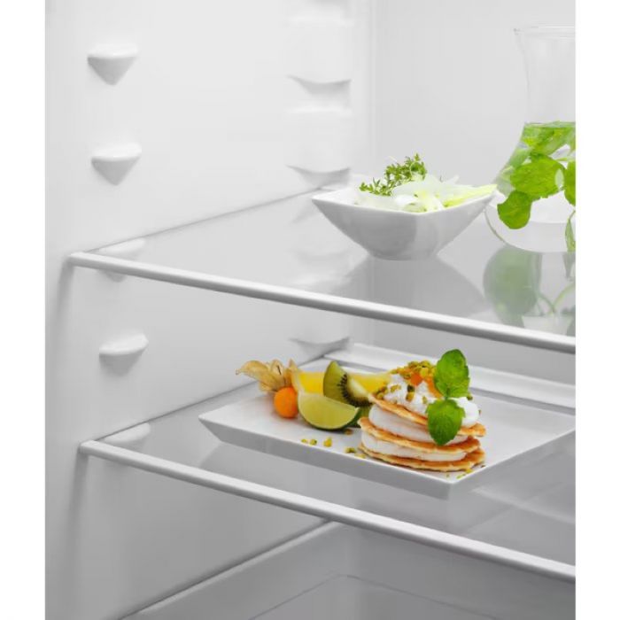Холодильна камера Electrolux вбудована, 177x55х55, 310л, E, ST,  інв., білий